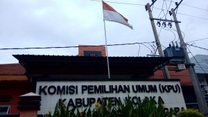 Sebulan Oknum Komisioner KPUD Kolaka Berkantor Tiga Hari–sudah berlangsung setahun
