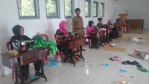 Warga Desa Lalingato Dilatih Keterampilan