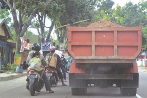 PT. Pernick Beroperasi di Jalan Umum