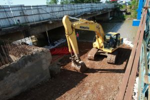 Pemancangan Sheet Pile 30 Titik di Jembatan Tello Rampung