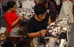 Risma Kepincut Batik Pasar Tiban