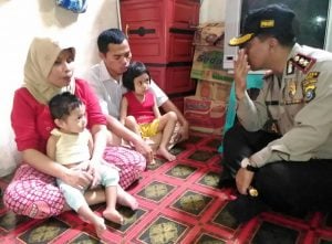 Kapolres Muna Santuni Anak Pasutri Tunanetra