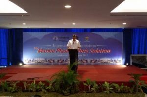 Menteri Luhut Bahas Limbah Plastik di Makassar