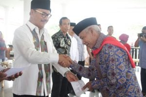 Peduli CJH Konsel, Bupati Beri Bantuan Uang Saku