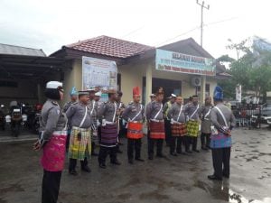 Satlantas Konawe Gunakan Seragam dan Pakaian Adat