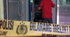 Butuh Uang, 2 Remaja Rusak Mesin ATM