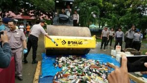 Polres Bombana Musnahkan Ratusan Miras