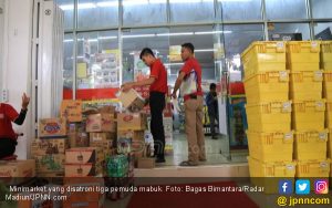 Belanja di Minimarket Uang Kurang, Bawa Parang Ngajak Duel