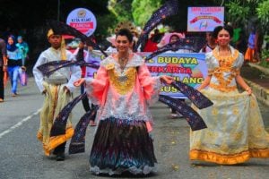 Pakaian Daur Ulang Hiasa Karnaval HUT Kolut