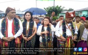 Cagub Benny K Harman Gelar Ritual Adat “Wuat Wai”