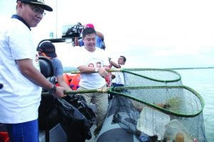 Teluk Kendari Butuh Penanganan Sampah Berkelanjutan