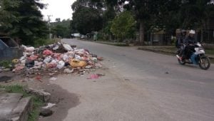 Tidak Maksimal, Sampah Berserakan di Jalan