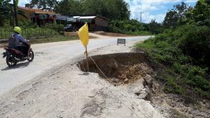 Waspada ! Sejumlah Ruas Jalan di Konsel Rusak Parah