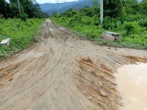 Warga Desa Loka dan Matabondu Keluhkan Jalan Rusak