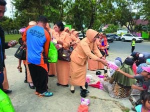 DWP Basarnas Bagikan Makanan Gratis kepada Warga tak Mampu