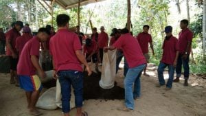 Petani Desa Anese Dilatih Membuat Pupuk Organik