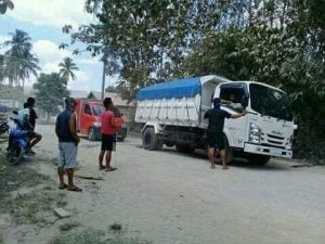 Protes Maraknya Debu, Warga Desa Sanggula Blokir Jalan