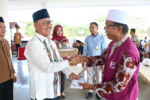 Surunuddin Resmi Lepas 21 Jamaah Umrah Asal Konsel