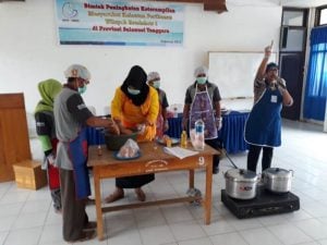 Nelayan Konsel Diberi Pelatihan Pengelolaan Sosis Ikan