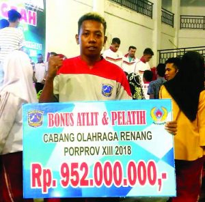 Dari Penimbang Kepiting, Malik Borong Medali untuk Muna