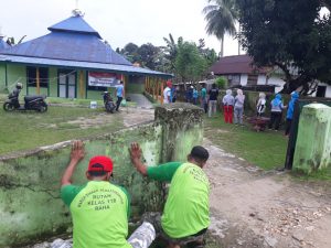 30 Napi Rutan Raha Bersihkan Masjid di Motewe