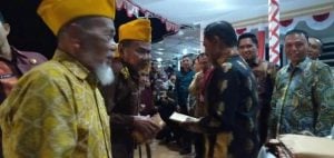 Bupati Kolaka Utara Tunaikan Janji Naikkan Insentif Veteran