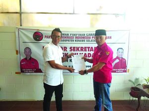 Surunuddin Kembalikan Formulir Bacabup Konsel Ke PDIP