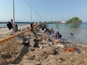 Peringati Harhubnas, UPP Kolaka Gelar Aksi Bersih Laut dan Pantai