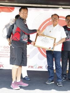 Bupati Konsel Raih DILAN Award dari OJK