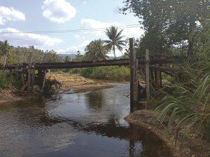 Warga Desa Watuwoha Koltim Mengeluh Minta Jembatan Penghubung Diperbaiki