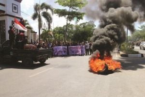 Mahasiswa USN Kembali Demo Minta Kejelasan Bupati Kolaka Soal Pengaspalan