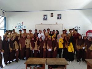 Dosen Unidayan Baubau Sambangi Sekolah di Butur