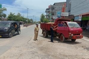 Kadishub Kolaka Turun Gunung Tertibkan Truk Bandel