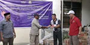 H. Muhtar Serahkan Bantuan Alat Tangkap kepada Tujuh Kelompok Nelayan di Kolaka