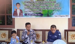 Dosen USN Latih Warga Desa Toari Olah Kelapa Jadi VCO