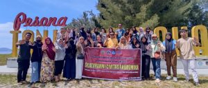 Dosen dan Mahasiswa PPKn USN Gelar Aksi Bersih-bersih di Tanjung Malaha
