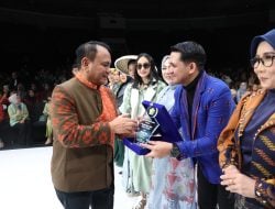 Tenun Sultra Kembali Tampilkan Model Baru di Indonesia Fashion Week; Pj Gubernur : Harmoni Dalam Keberagaman Terlukis pada Setiap Helai Tenun Sultra