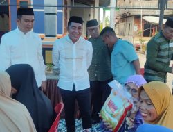 Safari Ramadhan di Iwoimendaa, Amri-Lullunk Bagikan Paket Sembako