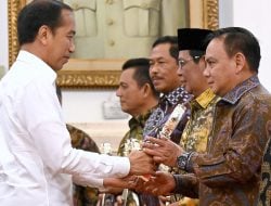 Berhasil Kendalikan Inflasi Sultra, Pj Gubernur Terima Penghargaan Presiden Jokowi