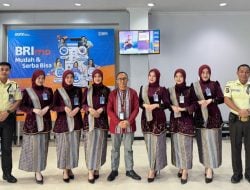 Peringati Hari Kartini, Pegawai BRI Kolaka Tampil Anggun dengan Busana Adat