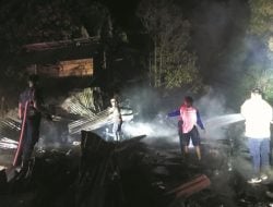 Ditinggal Pemilik, Satu Rumah di Tobaku Dilalap Api