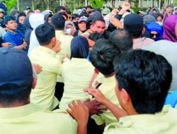 Mahasiswa Tolak Perpanjangan Masa Jabatan Rektor UHO, Juga Tolak Hasil Pilrek